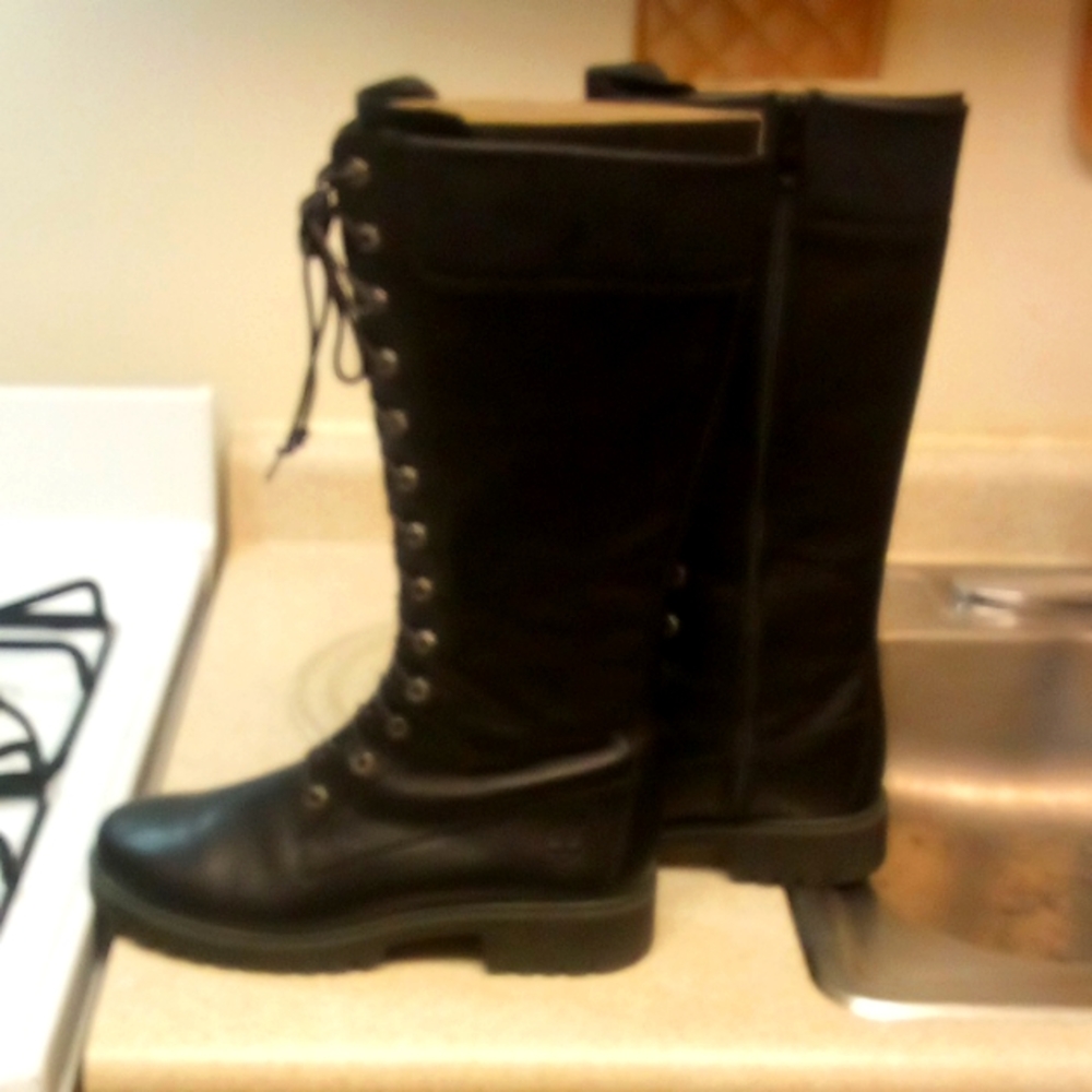 FEMALE (NOT MALE) WATER PROOF TIMBERLAND, LEATHER KNEE BOOTS. SIZE 10